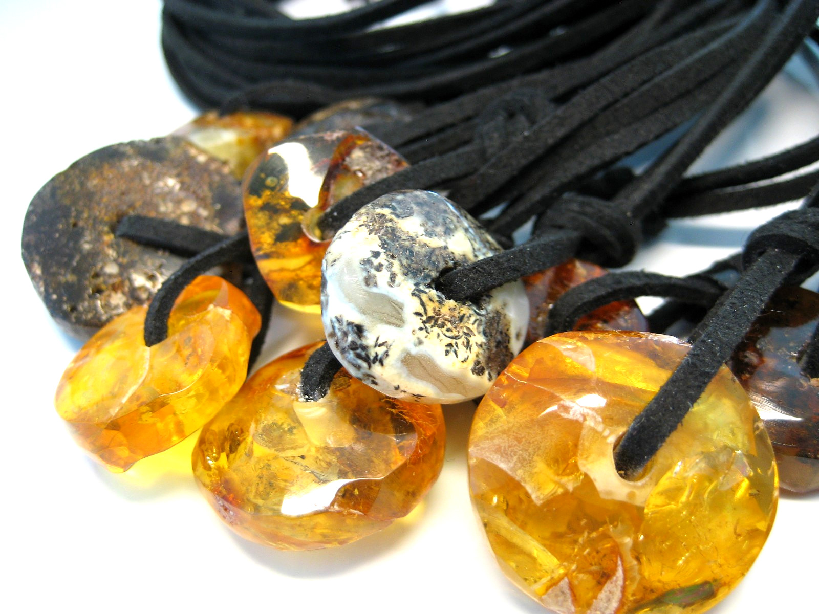 10 items – Genuine Amber Baltic Amber Necklace/Pendant/Amulet !!!
