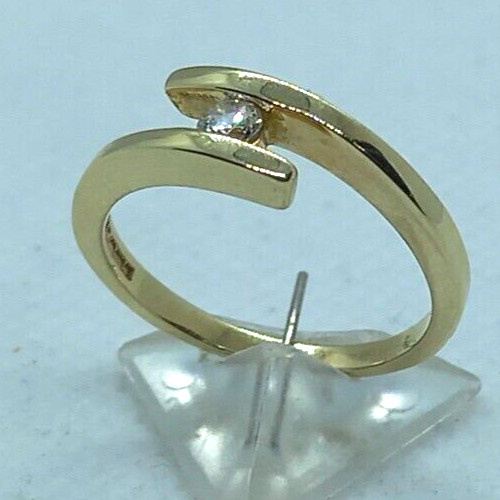 9ct yellow Gold ring Clear CZ Stone Twist Ring 2.2 gram size L BOXED