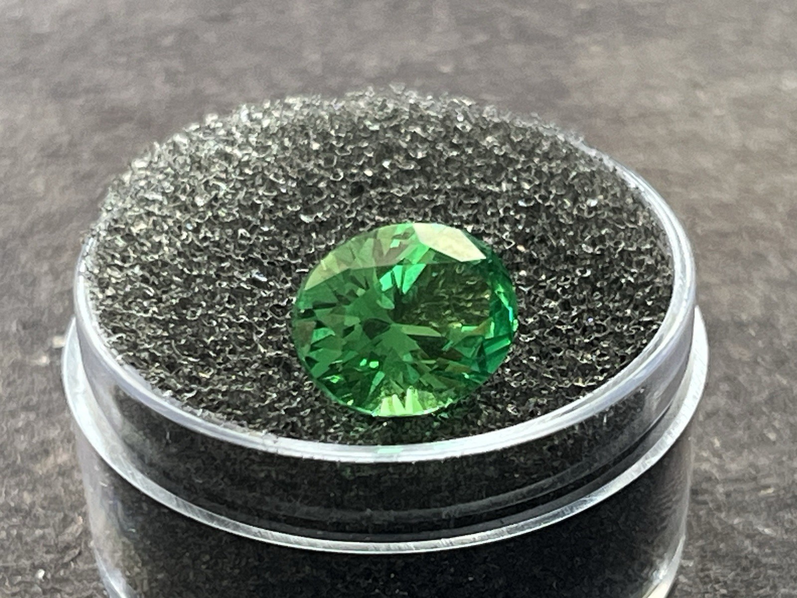 3.85 Ct Green YAG Oval Faceted Gemstone 10x8mm Brilliant Green Eye Clean