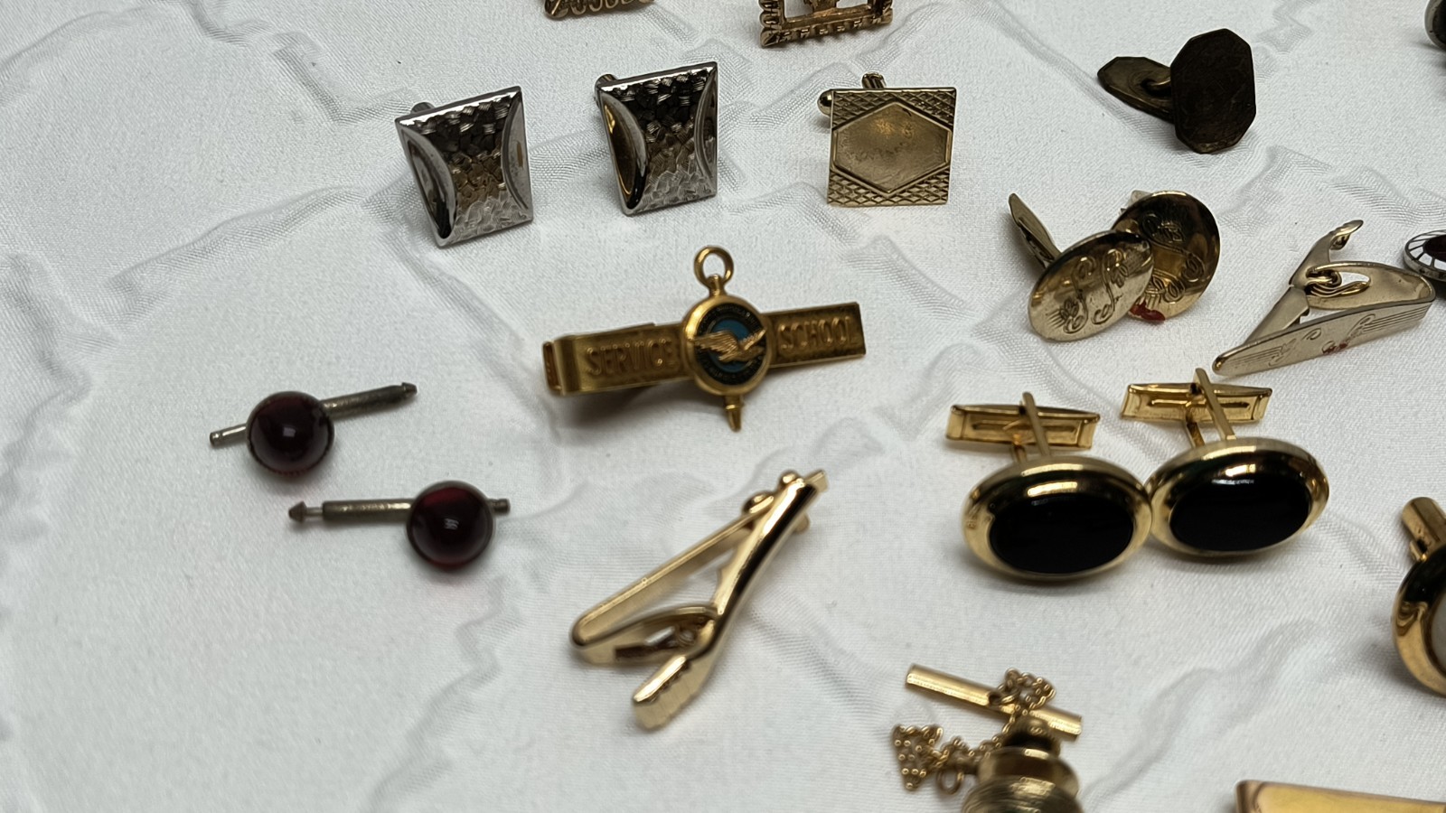Vintage Tie Tacks Tie Bar Clips Cuff Links Lot Gold & Silver Tone 120 + Pieces