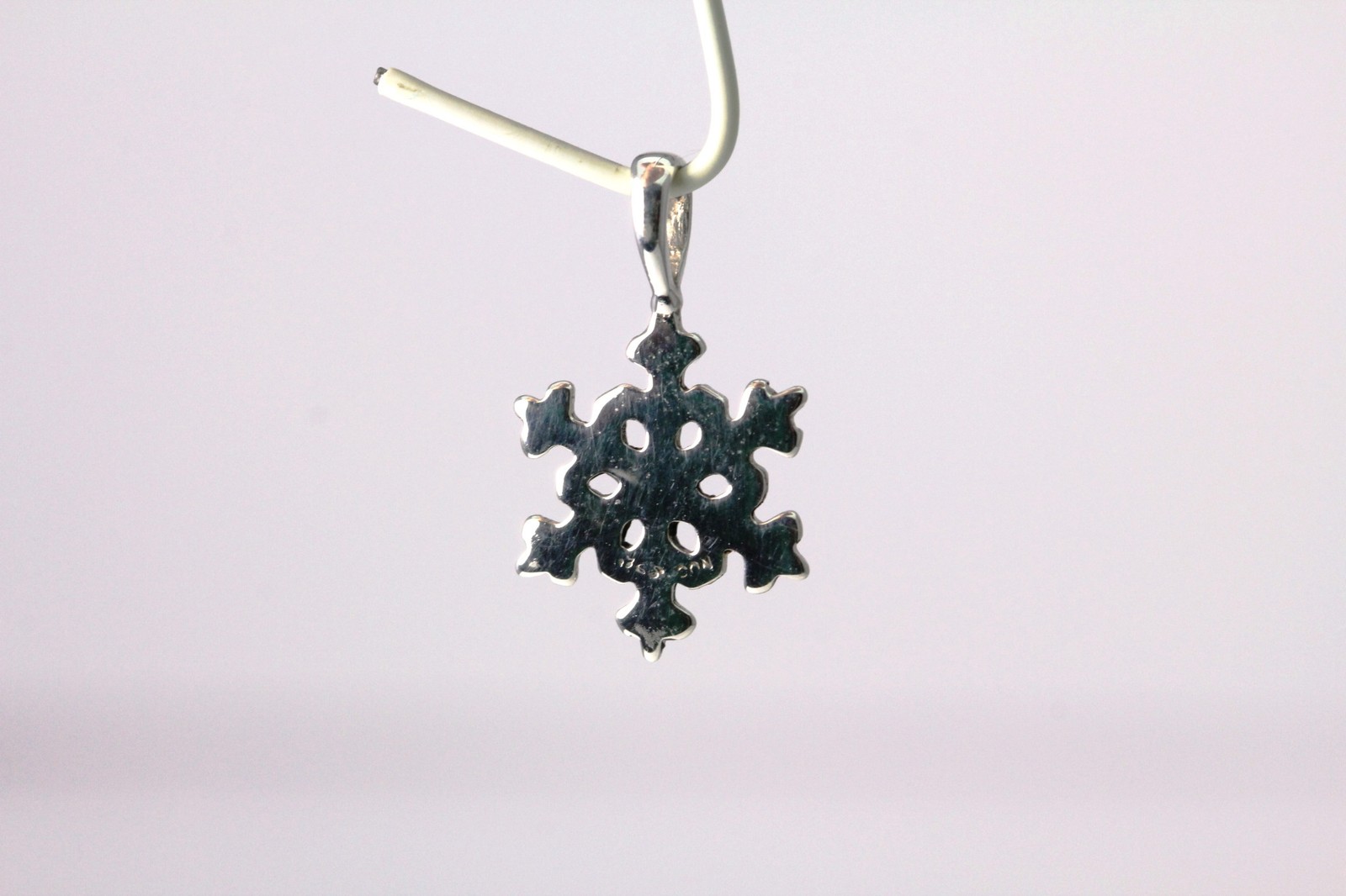 925 Sterling Silver Snowflake Pendant with Attached Bail (PEN3806)