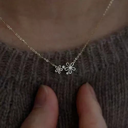 Women’s Flower Pendant In 14K Yellow Gold Plated 2Ct Round Cut Simulated Diamond