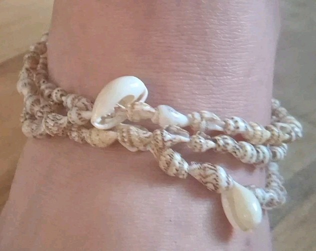 Vintage Natural Cowrie Shell Necklace – Boho Beach Hawaiian Surf Jewelry