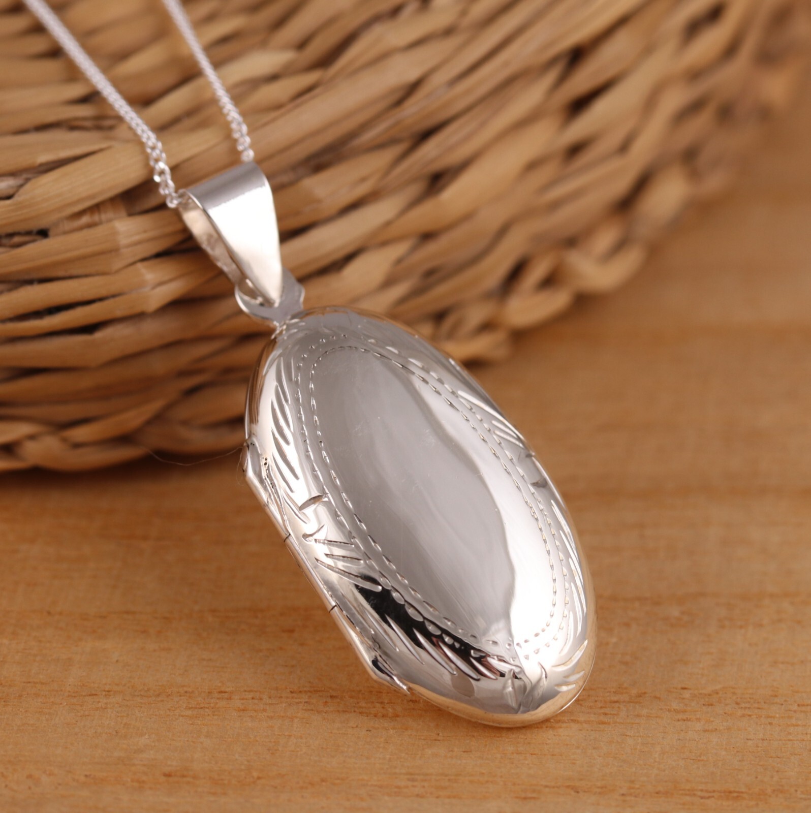 Solid 925 Sterling Silver Engraved Oval Photo Locket Pendant Necklace Chain Box