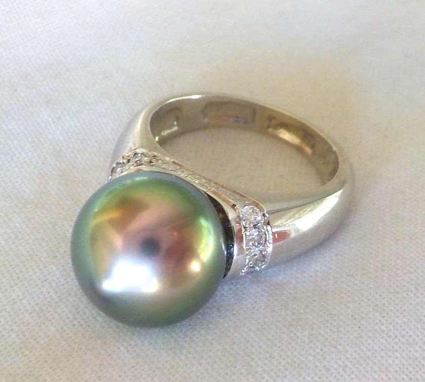 Elegant 14K White Gold Tahitian Pearl Diamond Ring – 8.8 grams, Sz 5.75, 0.10ct