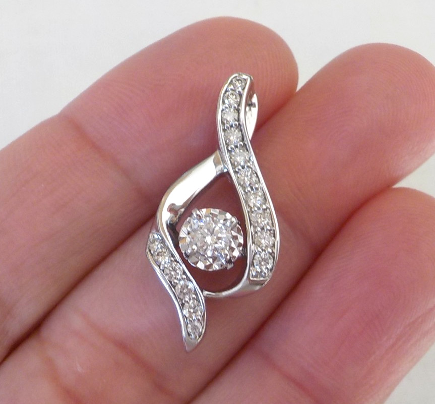 14K White Gold Teardrop Solitaire Diamond Pendant – 3.17 gms, 1.0 in, 0.38 ctw