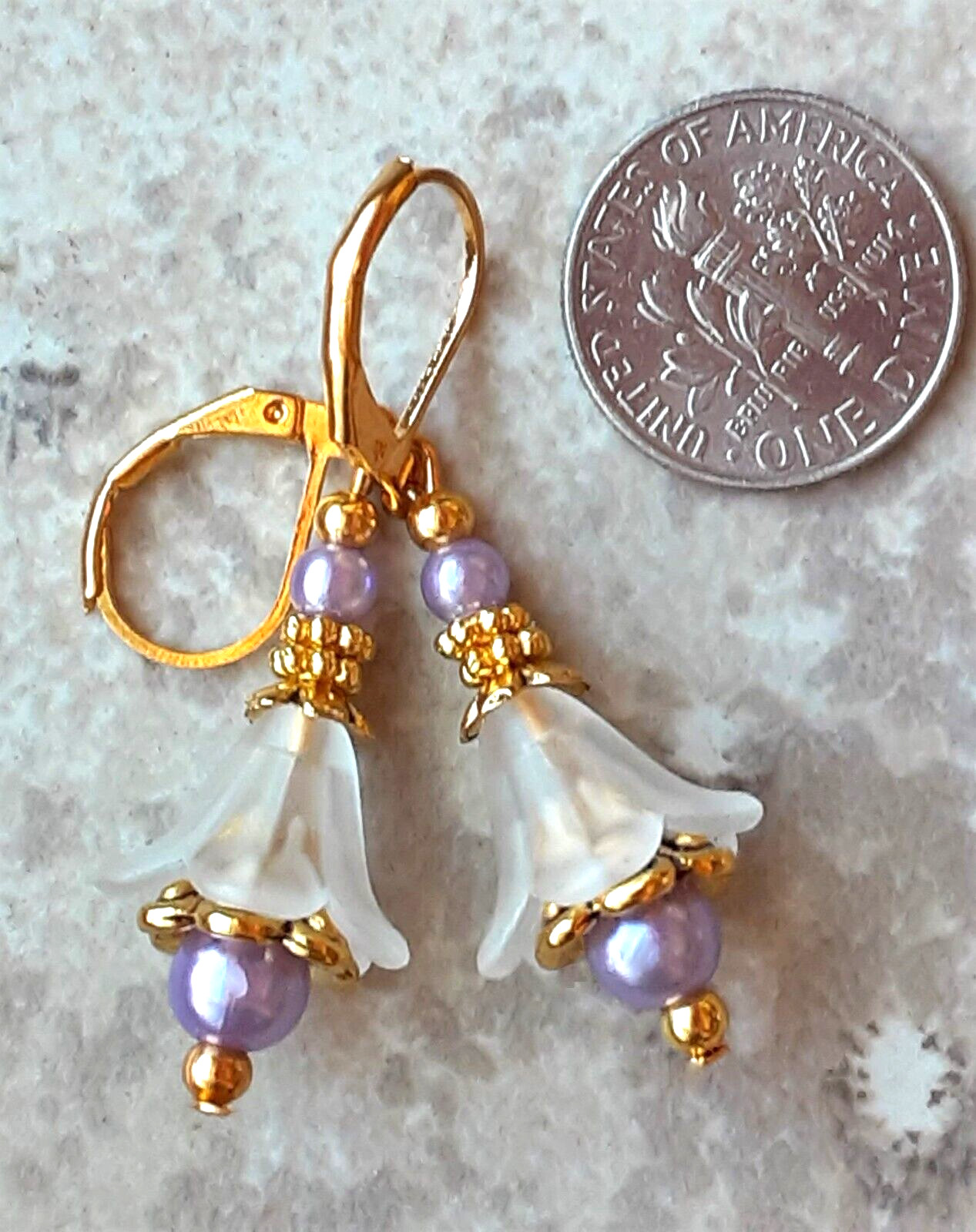 WHITE FLOWER Acrylic LAVENDER Glass Pearl earring GP LEVER BACK XX