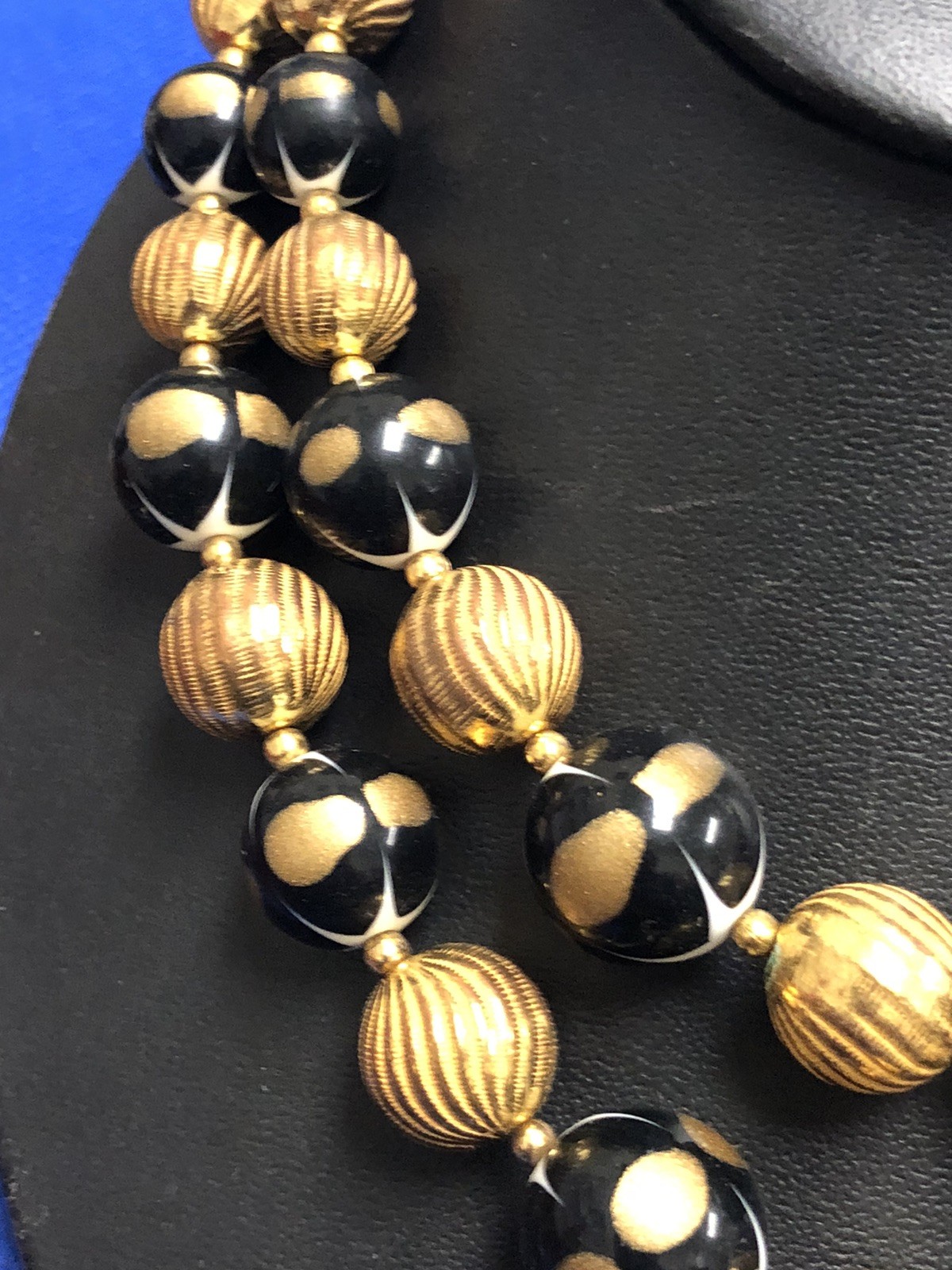 VTG TRIFARI SIGNED GRADUATED TWO STRANDS BEAD BALL GOLD BLACK WHITE 17″ NECKLACE
