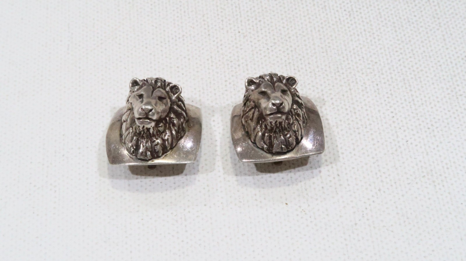 Rare Susan Cummings sterling lion endangered species Africa 925 clip on earrings