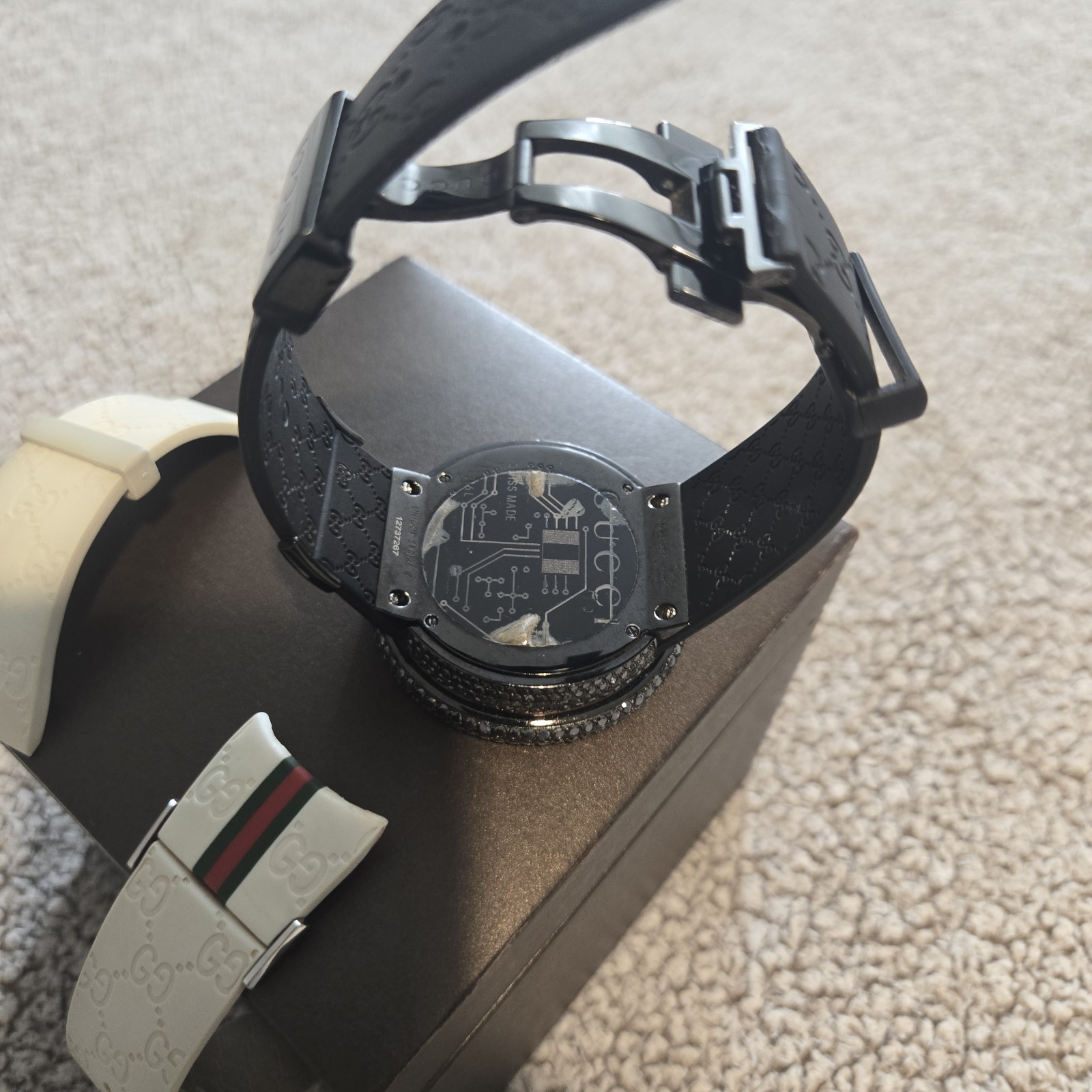 Men’s YA114207 digital Gucci real black Diamond Multiple Time Zone watch