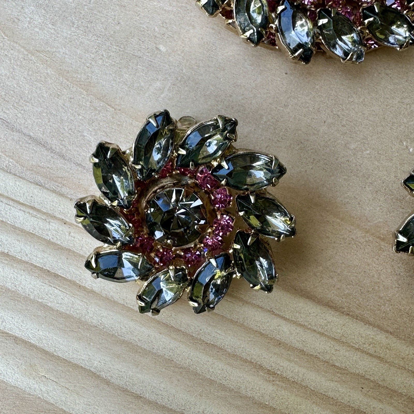 VTG 1950s Wreath Brooch Pin 2.375 Inch Earrings Pink Smoky Navettes Gold Plated