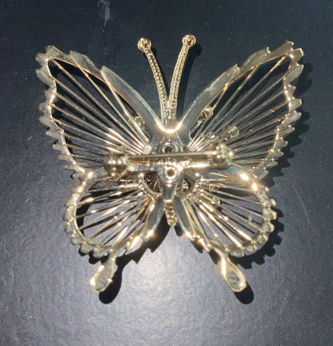 Vintage Butterfly Pin Brooch Monet Swarovski Crystals Gold Tone All Occasion ￼