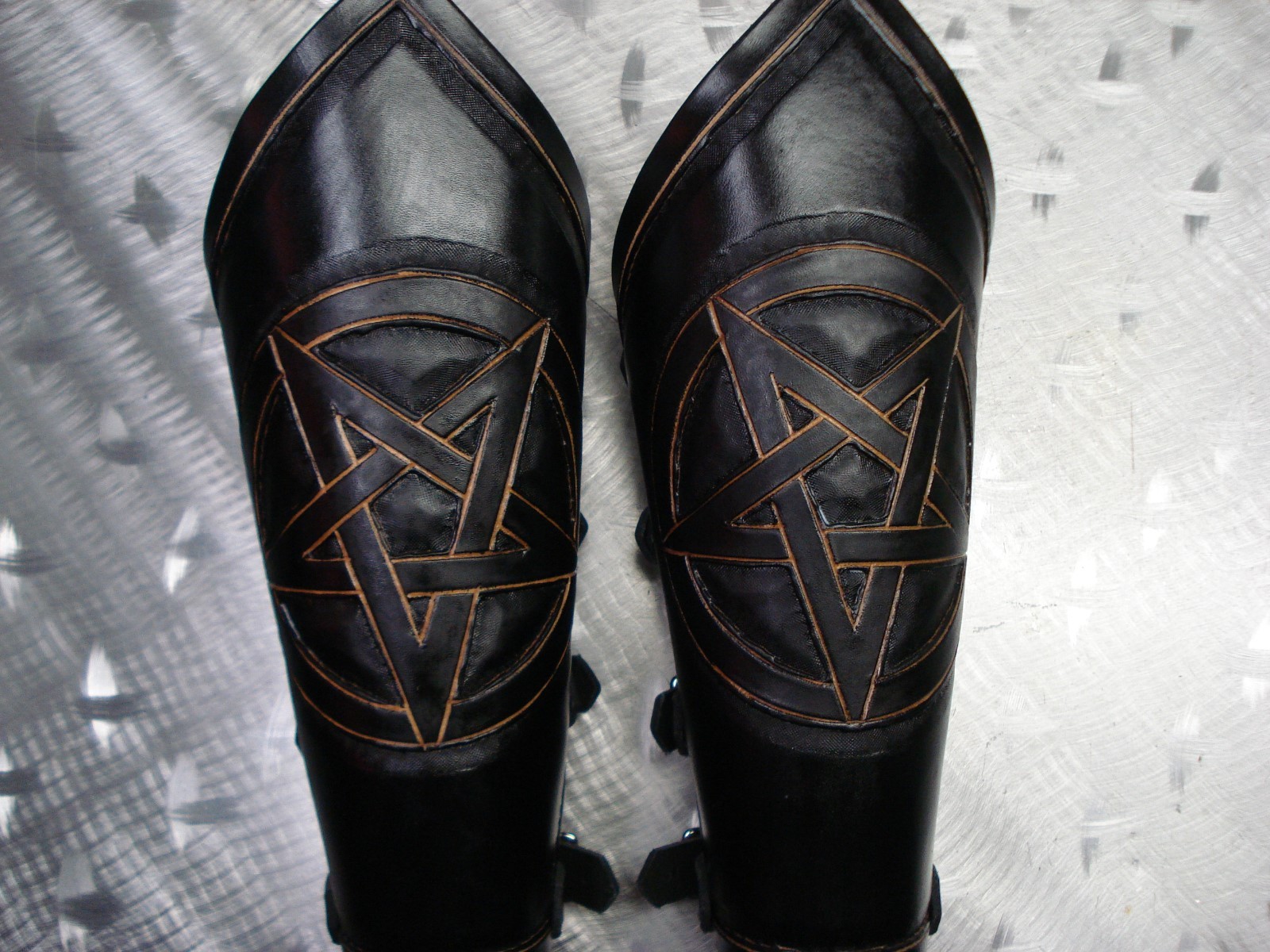 LEATHER GAUNTLET. BLACK METAL (MDLG0166)….. HECATE ENTHRONED