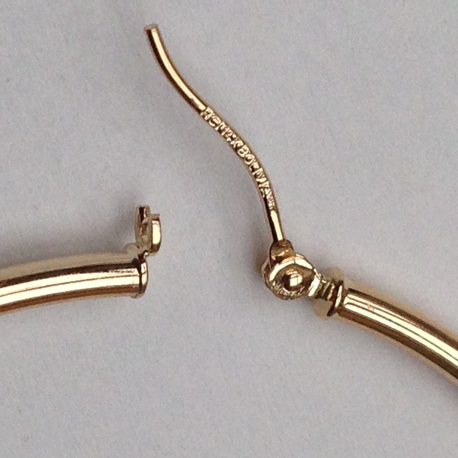 Fashion 10k Yellow Gold 2.0mm x 30mm Round Shiny Runway Tube Hoop Earrings