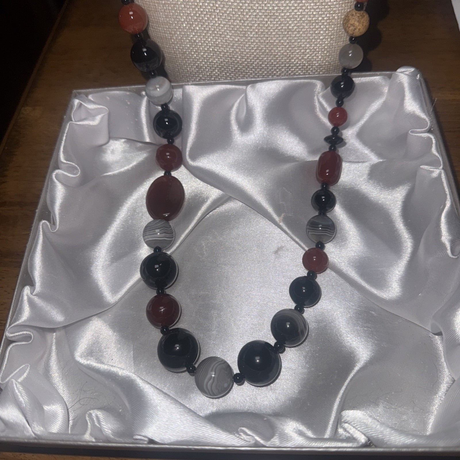 Beautiful Jay King Mine finds carnelian onyx agate 36 long necklace & earrings