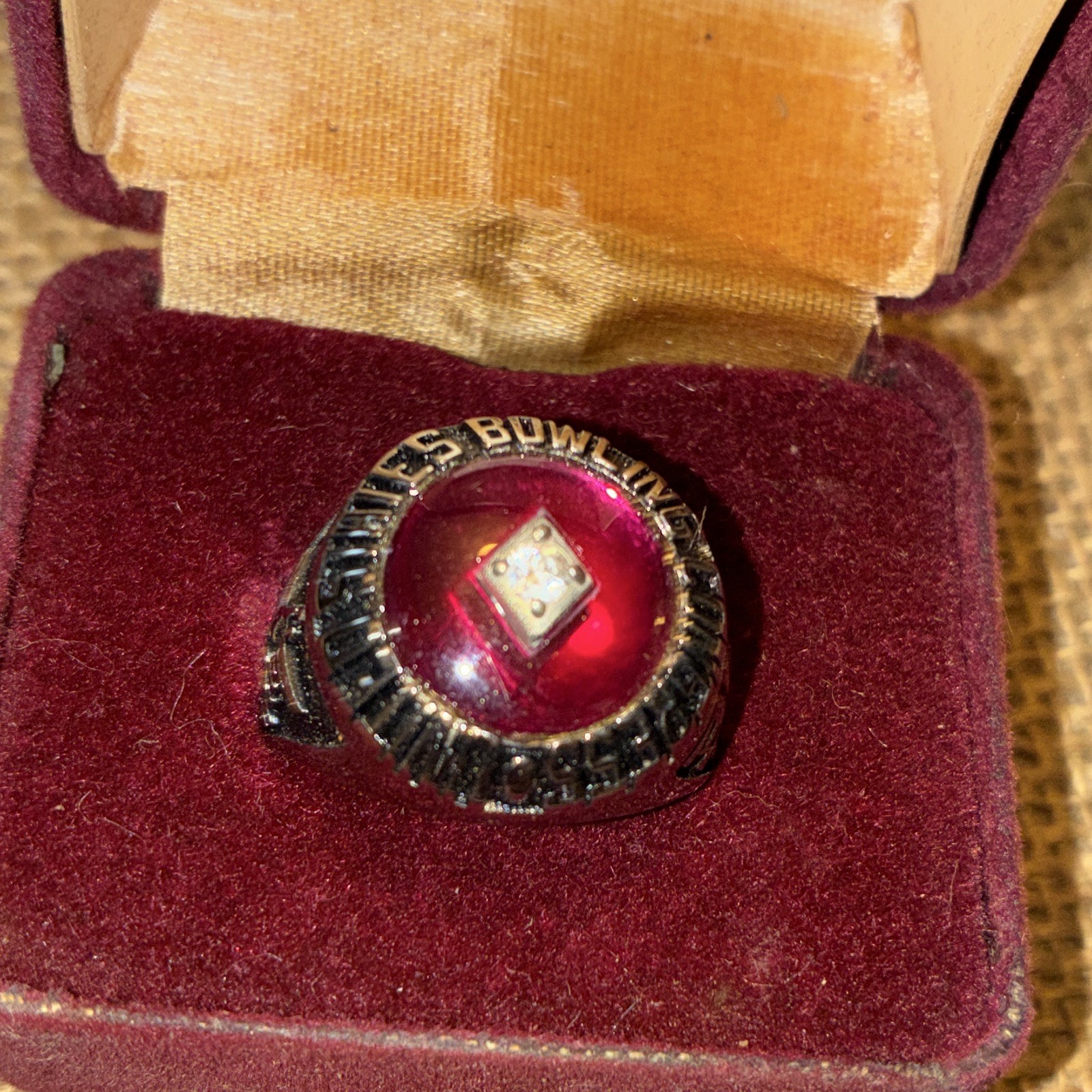 Men’s 300 game bowling Signet Ring Silver Tone Red Round Stone Ring Size 8.25