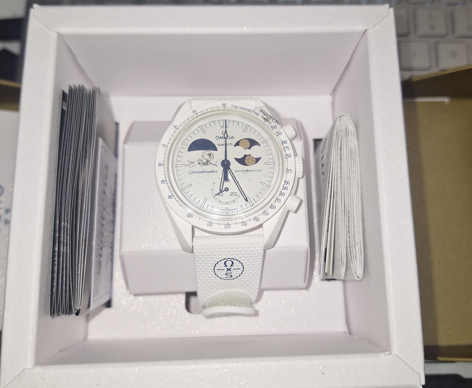 SWATCH x OMEGA Mission To Earthphase Moonshine Gold SNOOPY New W/ Receipt