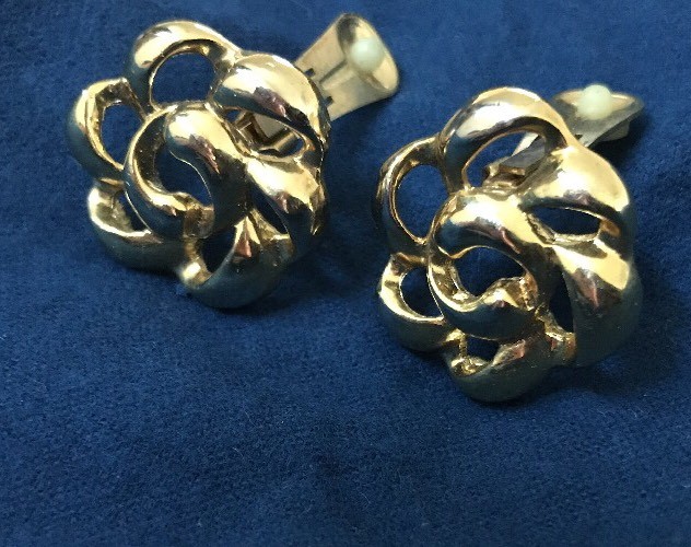BOLD Gold Tone Circular Curved Buttons Approx 1” Clip On Earrings