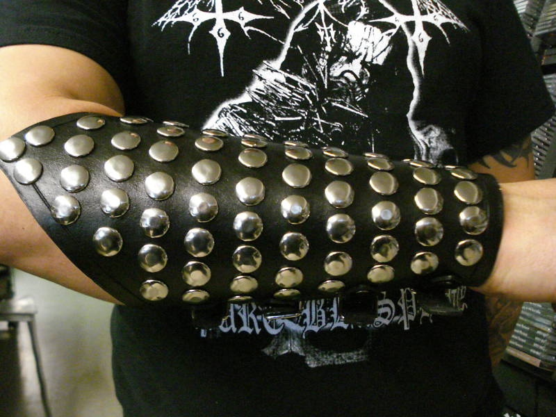 LEATHER GAUNTLETS WITH ROUND STUDS …HEAVY METAL….(MDLG0141)….. KISS’S