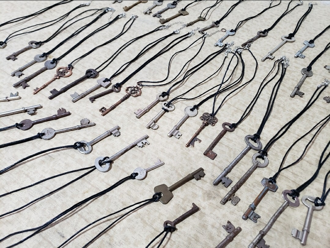 10 Pcs Repurposed British & Vintage-Style Jewelry Box Key Necklace LOT (RANDOM)