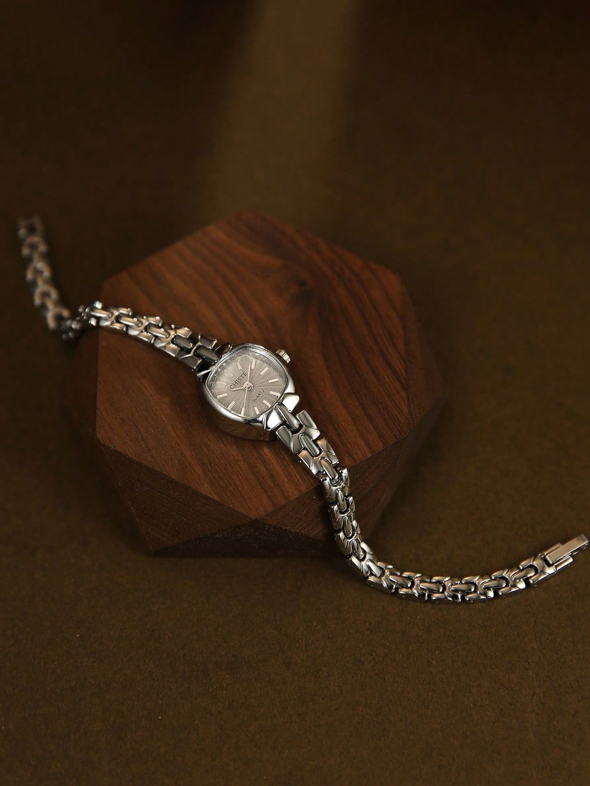 Dainty Silver Vintage Style Watch Women Elegant Lightweight Bracelet Watch Gift