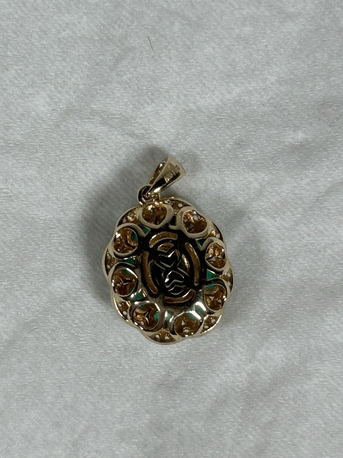 JTV Bangkok Ratnaraj Jewelers (BBJ) Scalloped Design Emerald Simulant Pendant