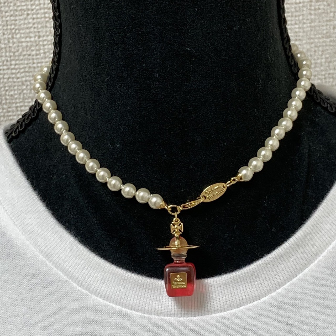 Vivienne Necklace Pearl Perfume Bottle Choker Gold Red Pouch IN BOX