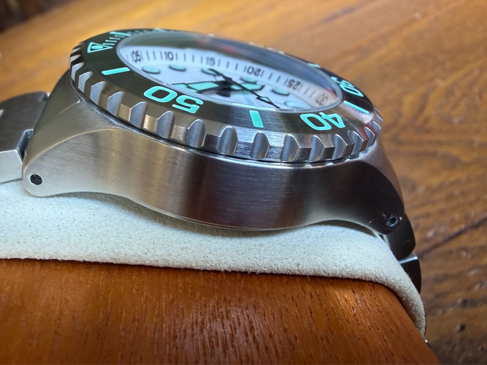 HELM Komodo 03AR3 40mm NH35 Automatic White Dial Sapphire 300m Box