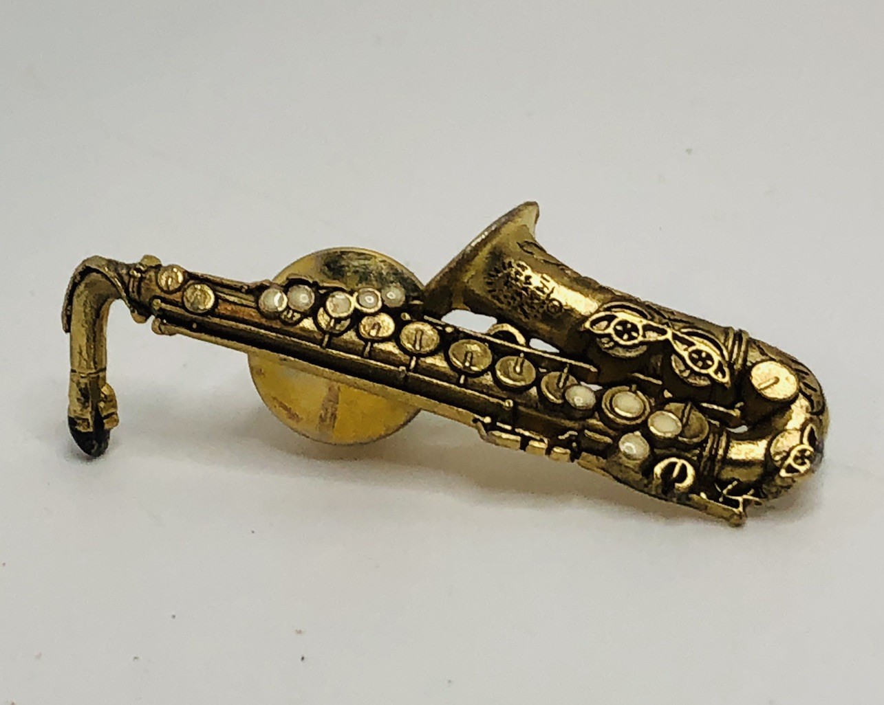 Vintage Future primitive, detailed ￼gold tone saxophone Lapel pin￼ 1.5″