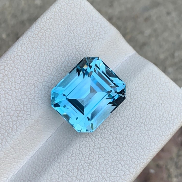 10.00 Carat Swiss Blue Topaz Gemstone Natural Emerald Cut From Africa