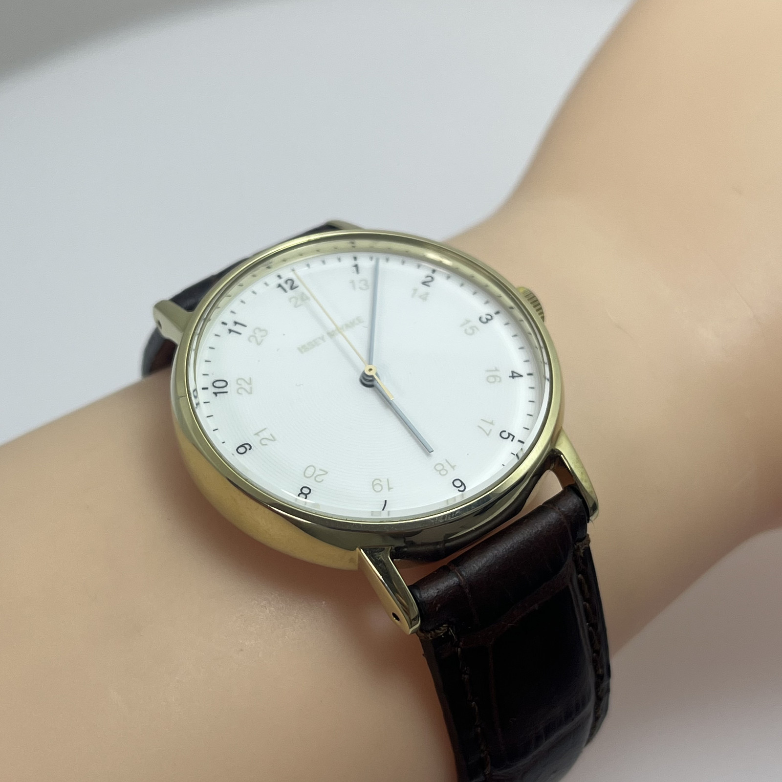SEIKO ISSEY MIYAKE ” f ” Watch by Ichiro Iwasaki White Dial Qz Japan w/Box#B792