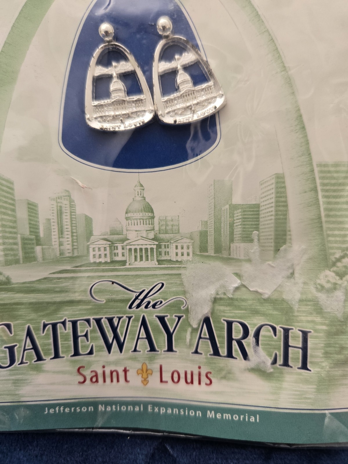 St. Louis Arch Gateway to the West Silver Tone Pierced Earrings 1993 Dma New