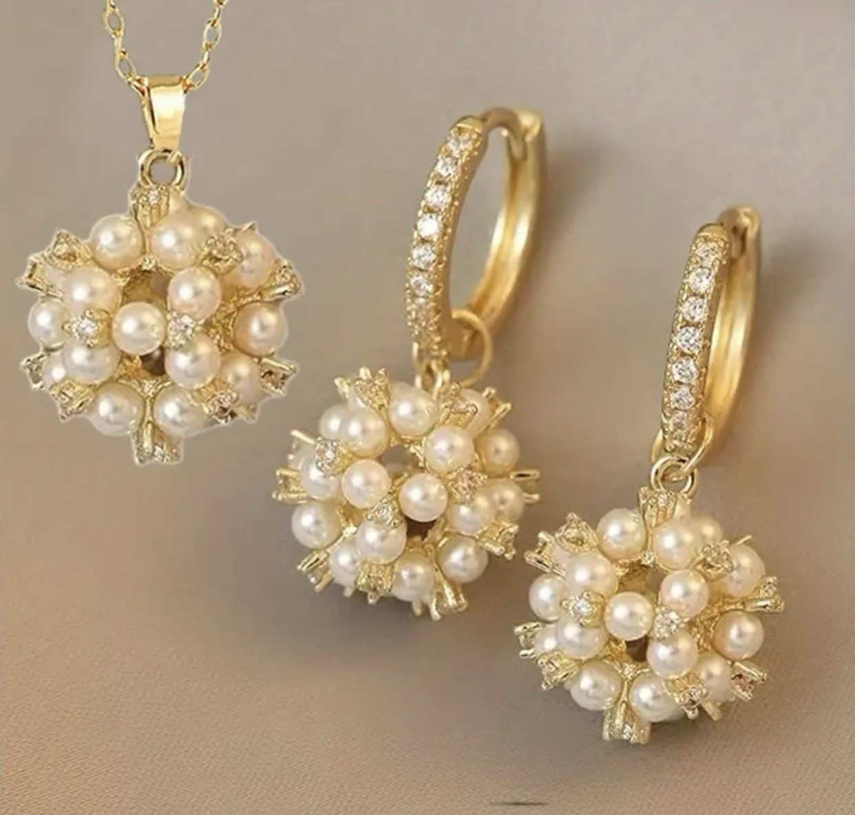 3pcs Sparkling Pearl Pendant Earrings and Necklace Set #0011 Box Included.