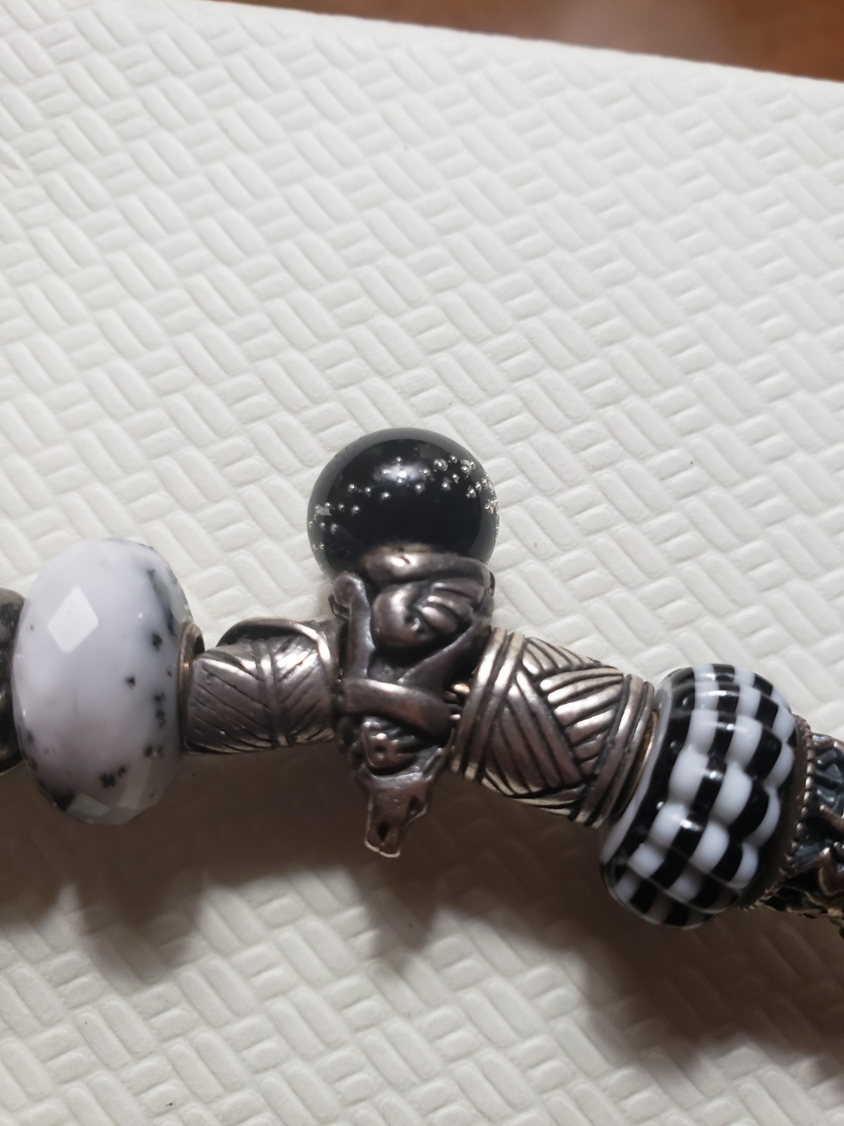 Gently Pre-owned Trollbeads World Tour Lithuania LE Iron Wolf Sterl Silver Charm