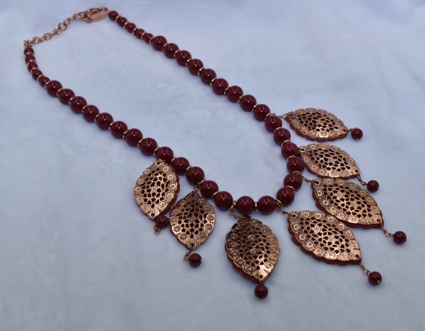 Coldwater Creek Red / Burgundy & Copper Tone Leaf Beaded Necklace 20″-23″