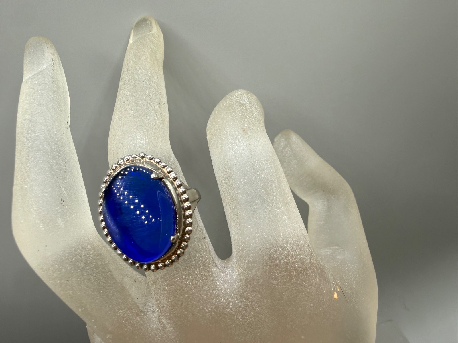 ESTATE VINTAGE STERLING SILVER COBALT BLUE ART GLASS SIGNED CABOCHON RING