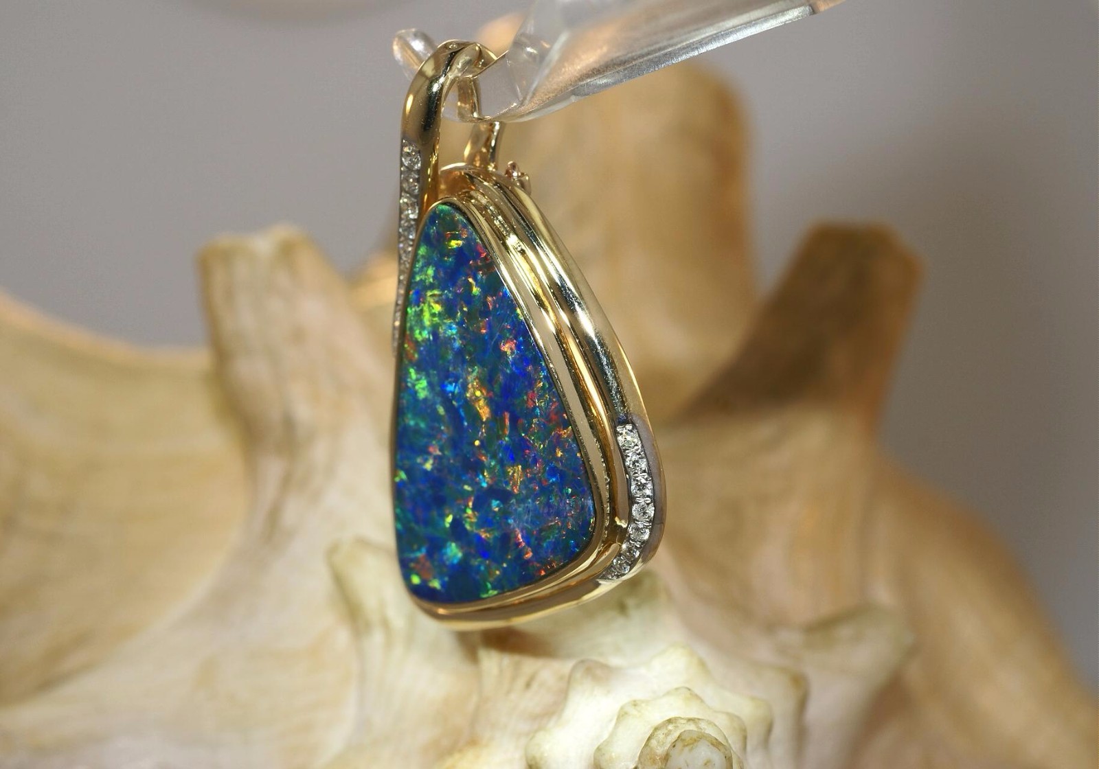 22.5MM 14K YELLOW GOLD GENUINE AUSTRALIAN DOUBLET OPAL DIAMOND ENHANCER PENDANT
