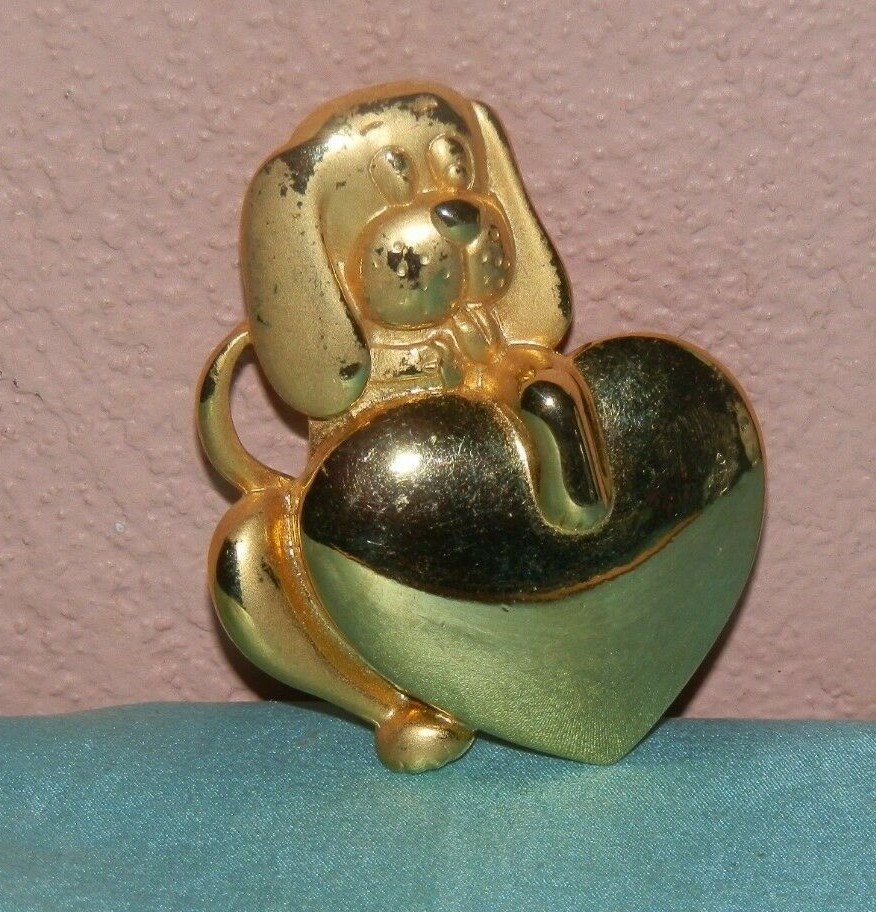Vintage Jonette JJ Shiny Gold tone Puppy Dog w/one leg holding Heart Brooch Pin