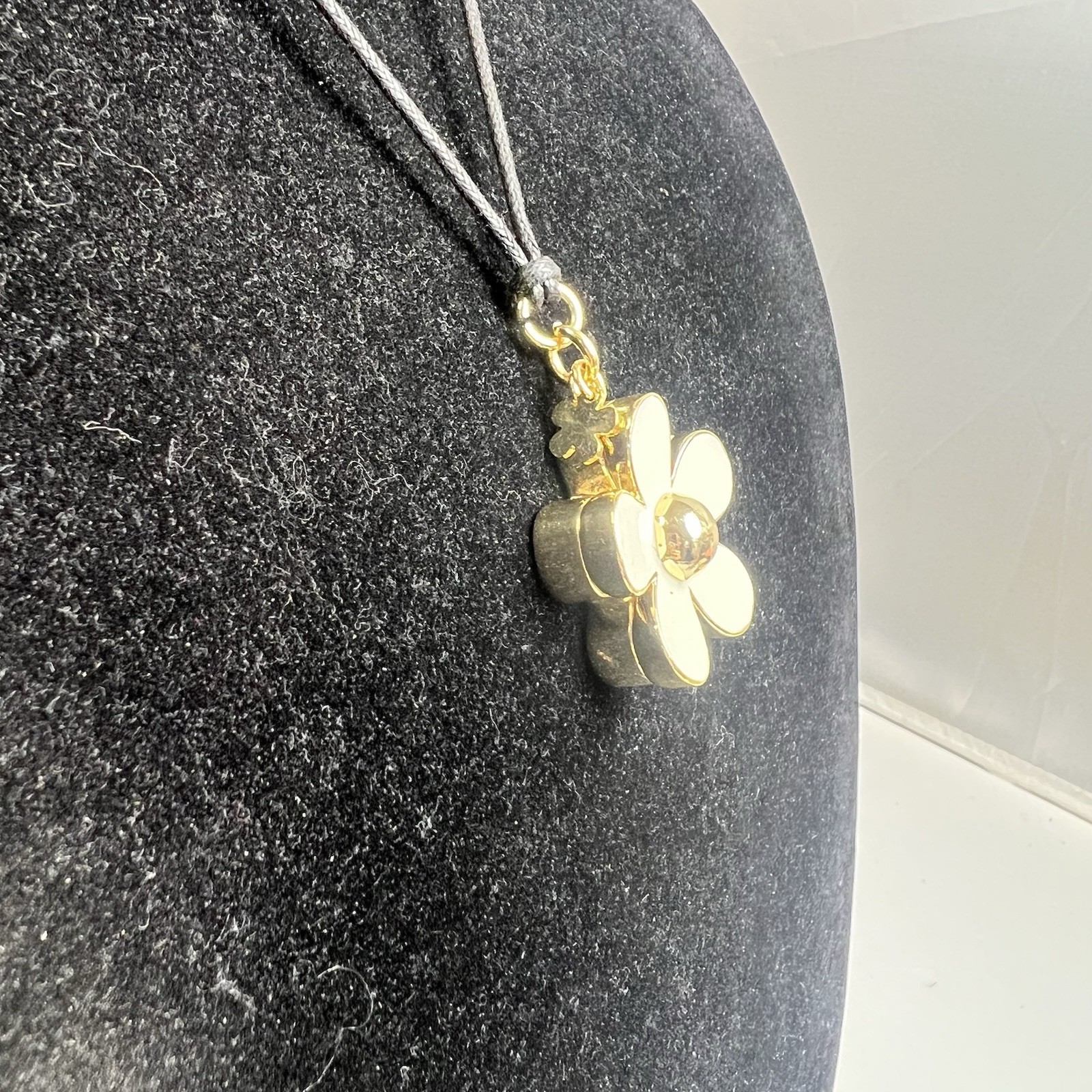 Marc Jacobs Daisy SOLID PERFUME 0.75g Women’s Perfume Adjustable Cord Necklace