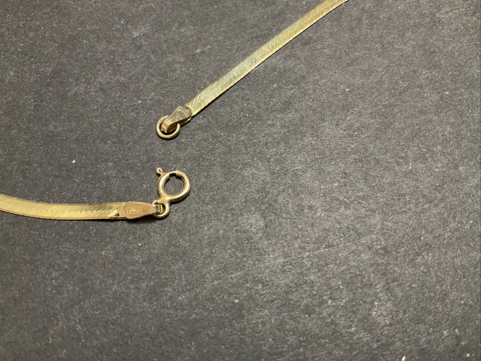 Italian 10k Yellow Gold Herringbone Chain Necklace 24″ 2mm 3 grams Marked 417