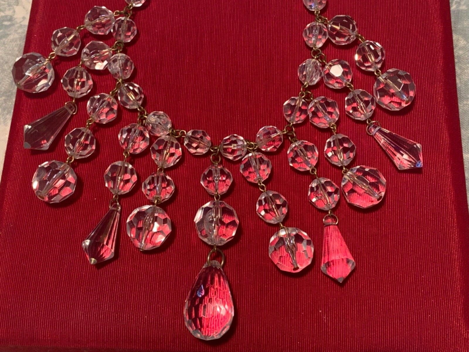 Vintage 1980 Bib chandelier Clear/Carved Lucite Acrylic Bead Necklace pre-owned