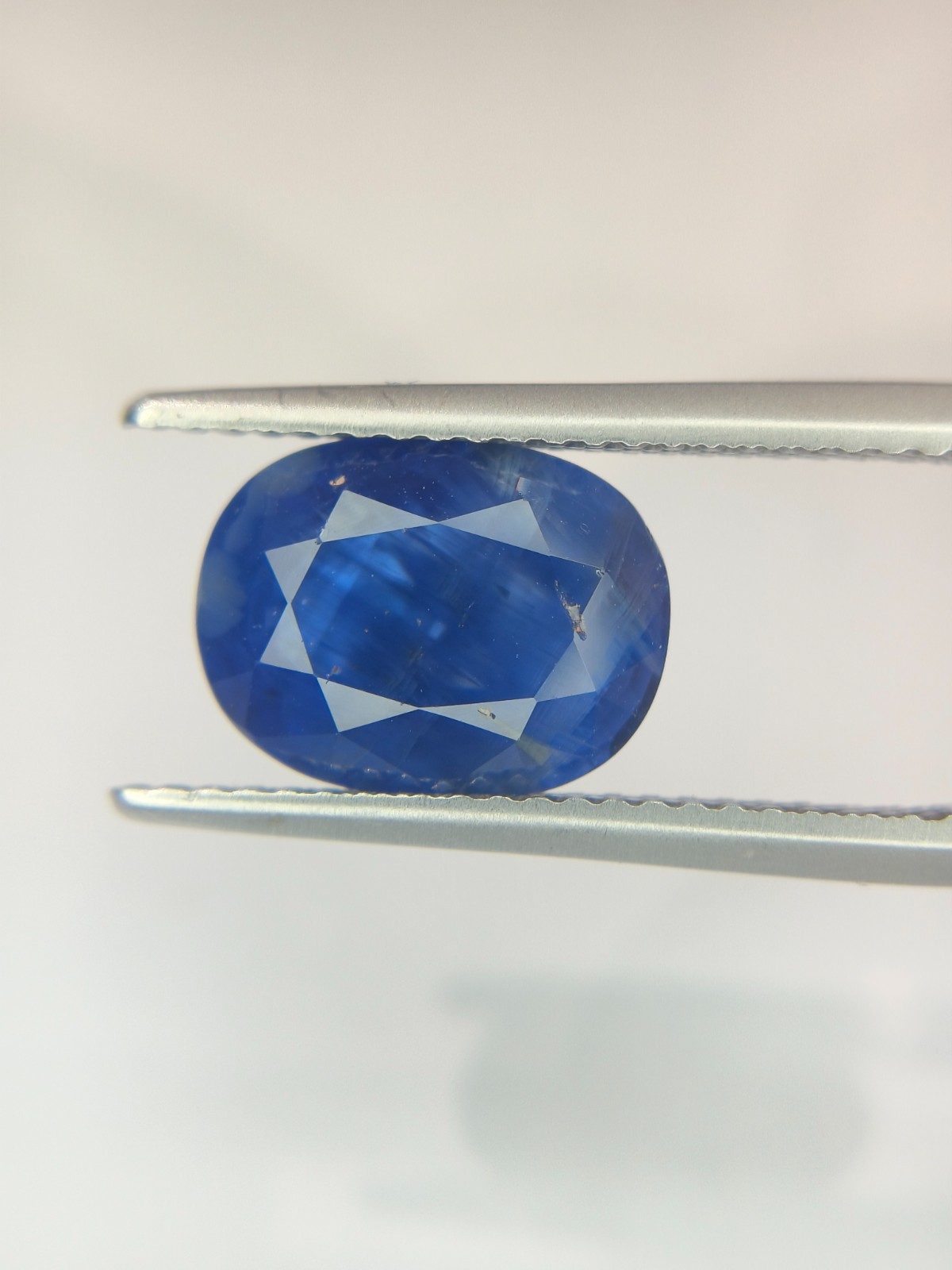 4.05 Cts A BEAUTIFUL AND VERY GORGEOUS BLUE SAPPHIRE OVAL SHAPE !