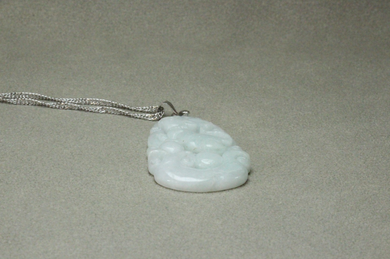 Natural White green A Jadeite jade Hand-Carved Mouse (Chinese Zodiac) Pendant