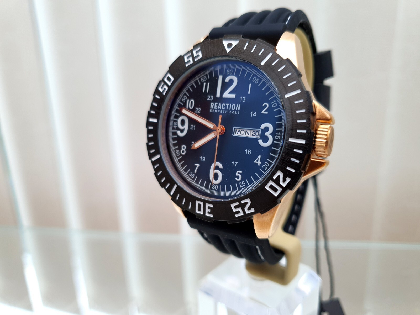 New Kenneth Cole mens watch Day&Date Easy to read black silicone. Gift for Him