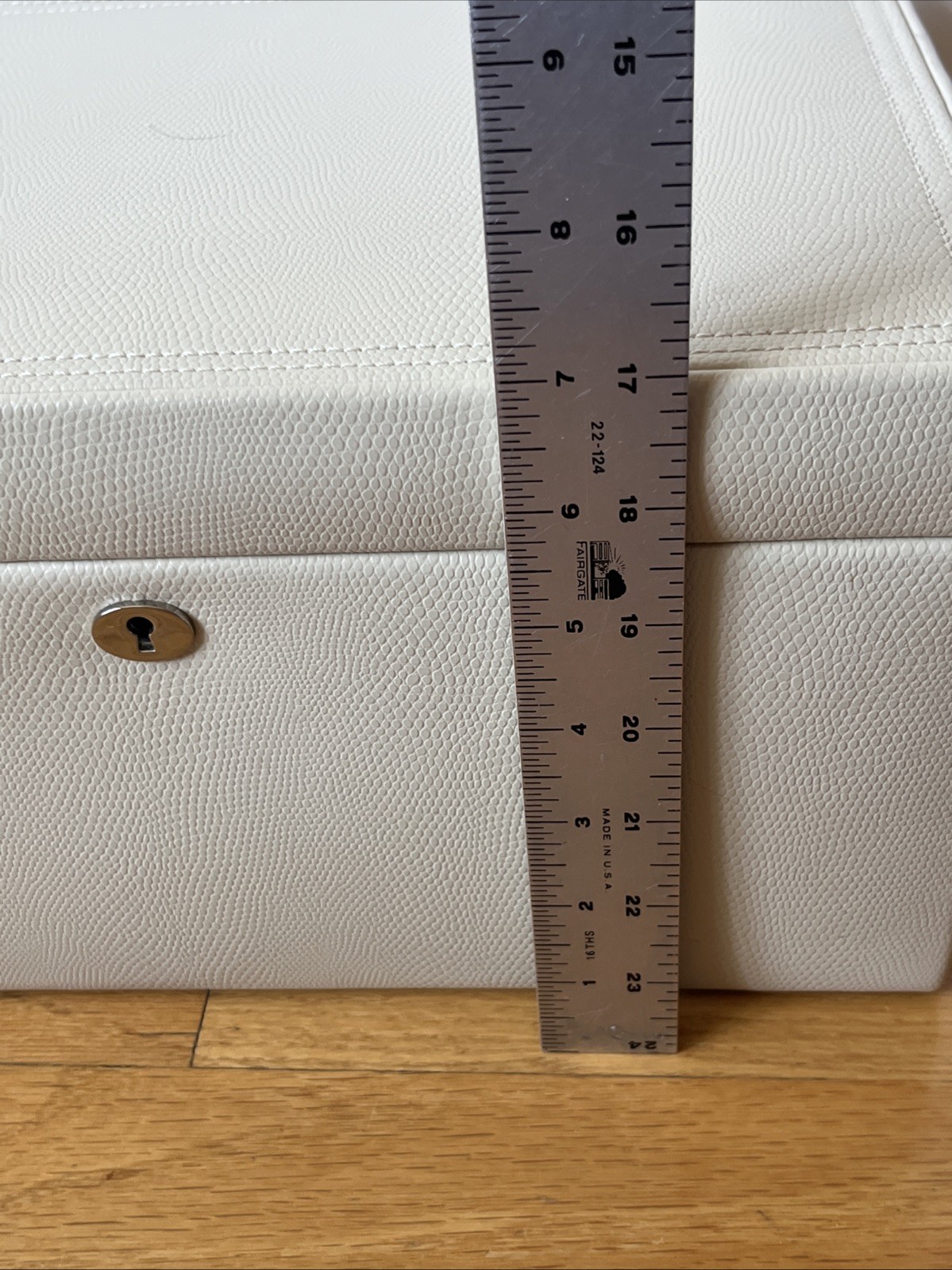Wolf Pottery Barn Large Ivory Jewelry Box With Key Leatherette