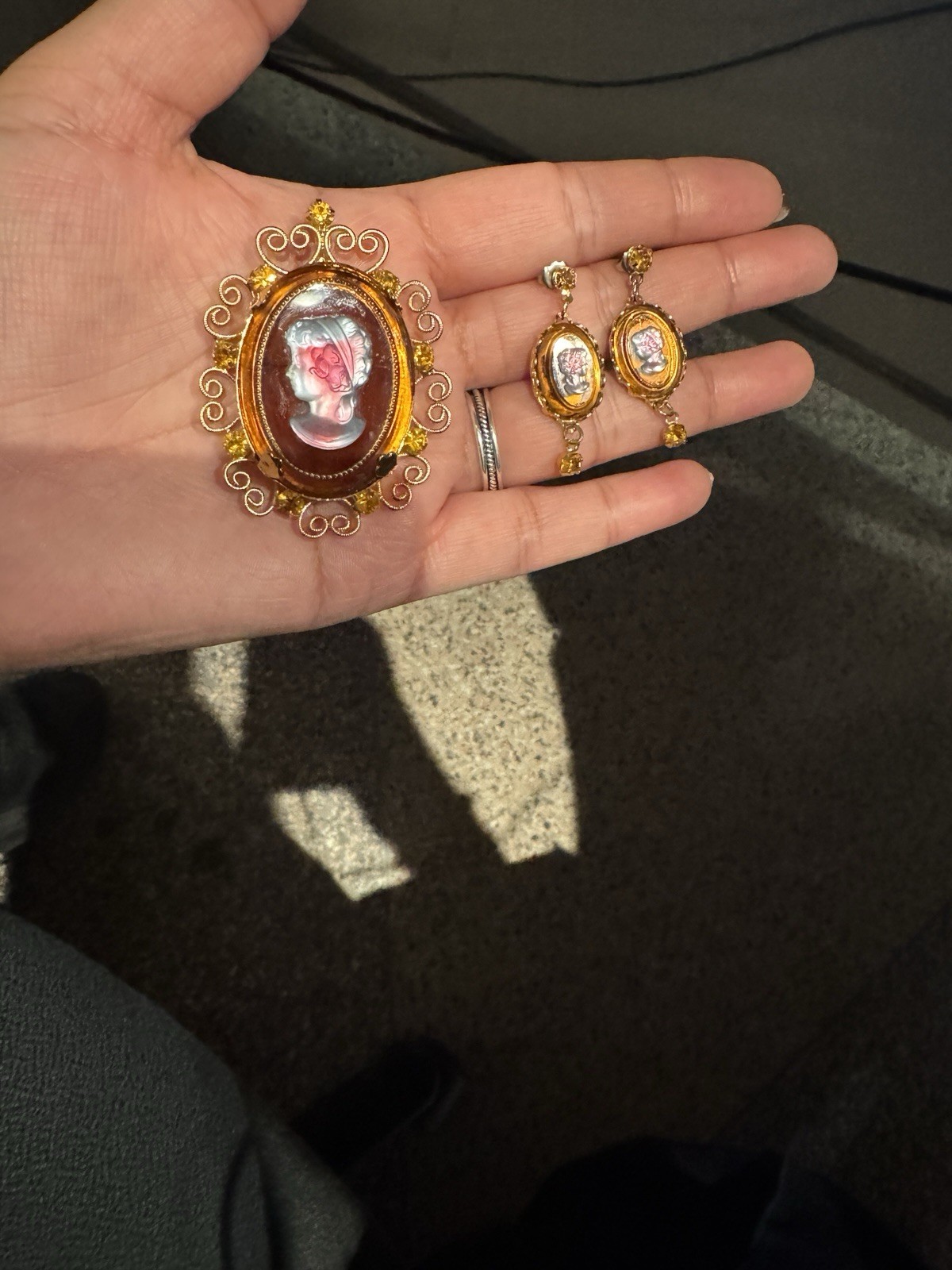 Confirmed Vintage JULIANA Cameo For CELEBRITY NY Brooch / Pendent & Earings Set