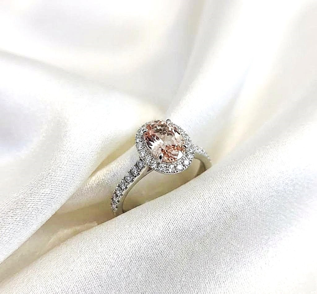 18k White Gold Fancy Vivid Pink 3.40 Carat Oval Cut IGI Lab Created Diamond Ring
