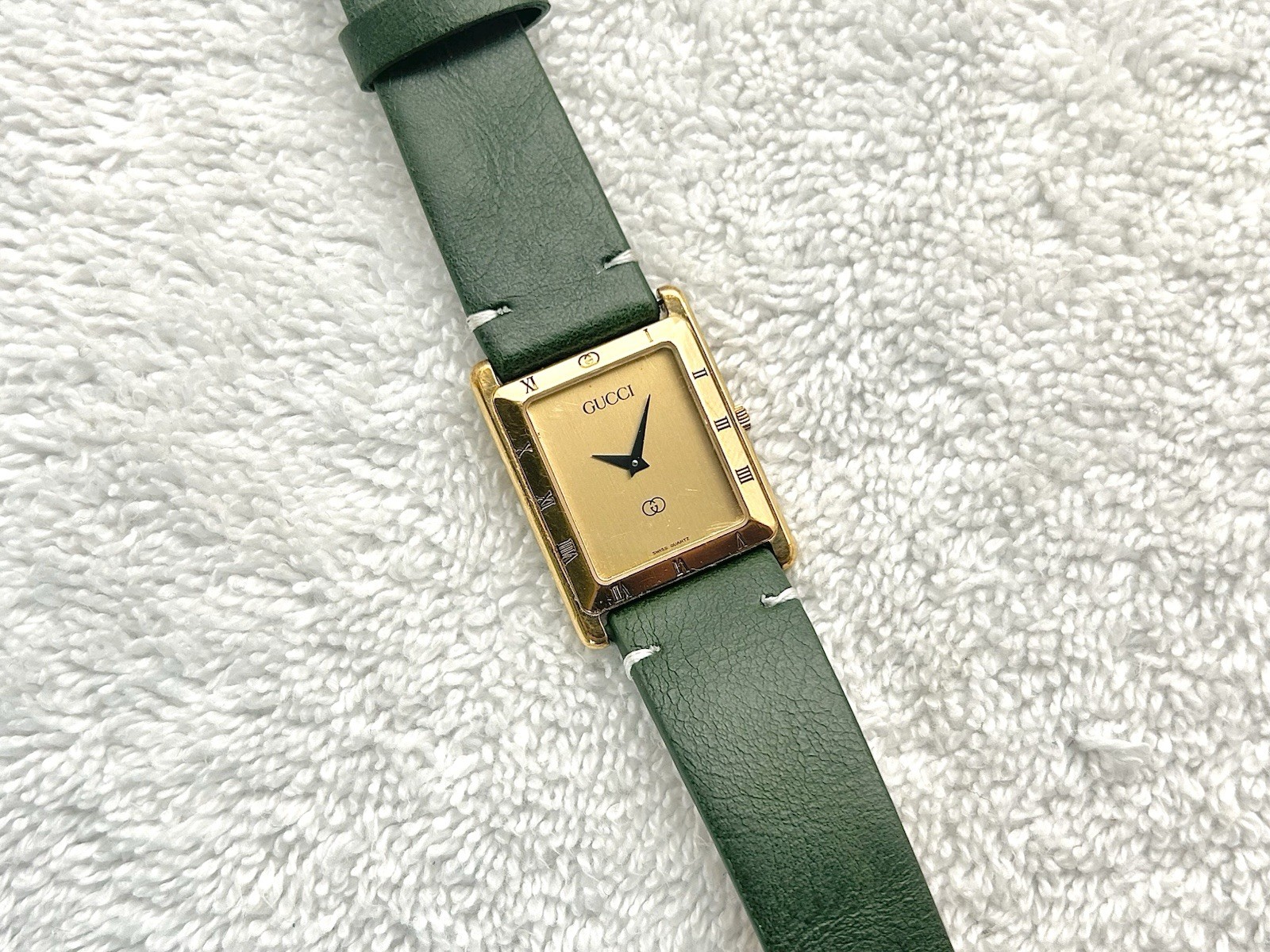 Vintage Gucci 4200L Gold Plated Quartz Batter-Powered Swiss Made Watch