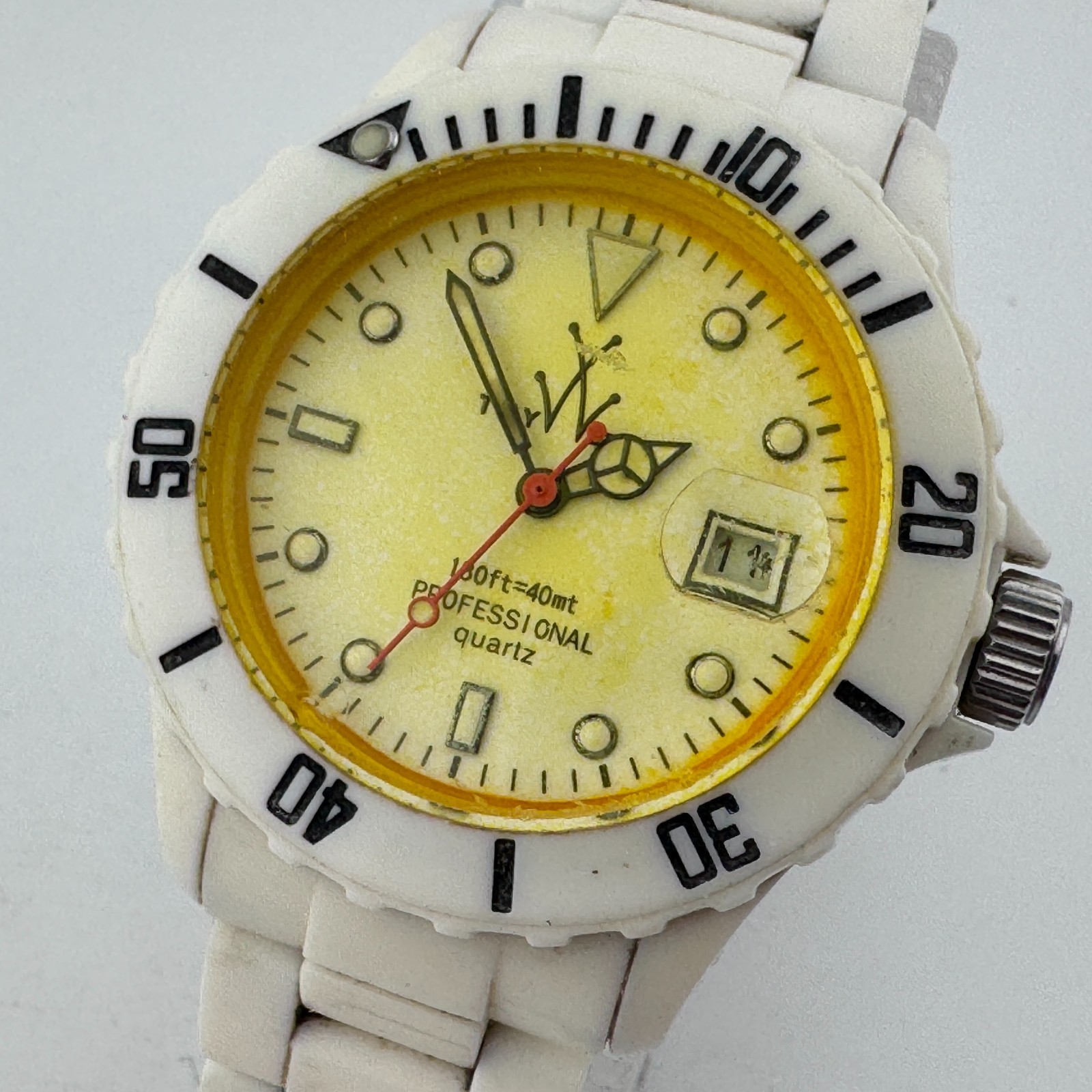 ToyWatch Quartz Watch Unisex White Plastic Rotating Bezel Date New Battery 6″