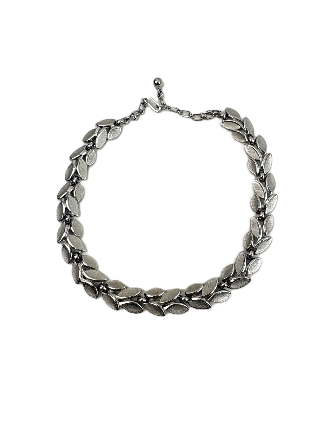 Vintage 1960s Crown Trifari Brushed Silver-Tone Leaf Choker Necklace 15”